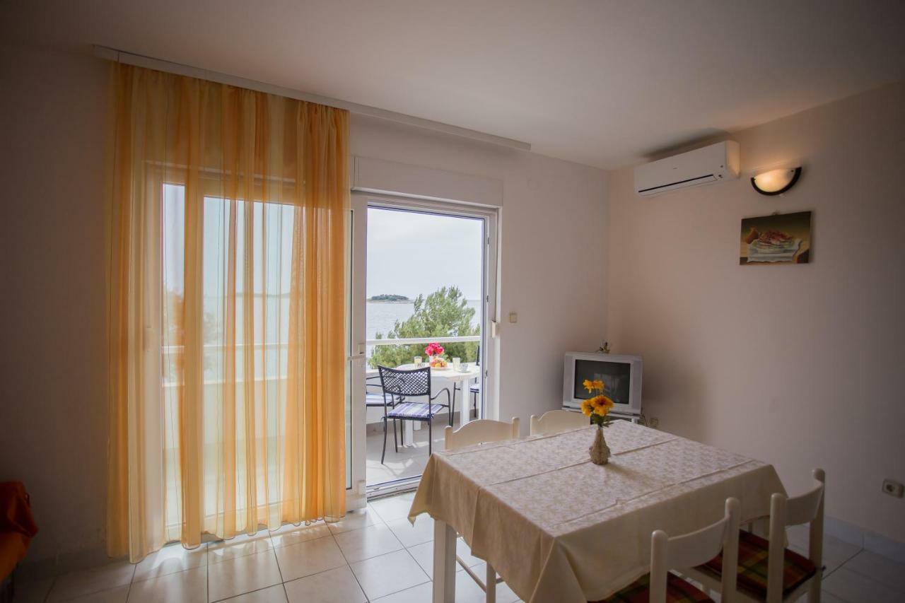 Apartments Gloria พรีมอชเตน ภายนอก รูปภาพ